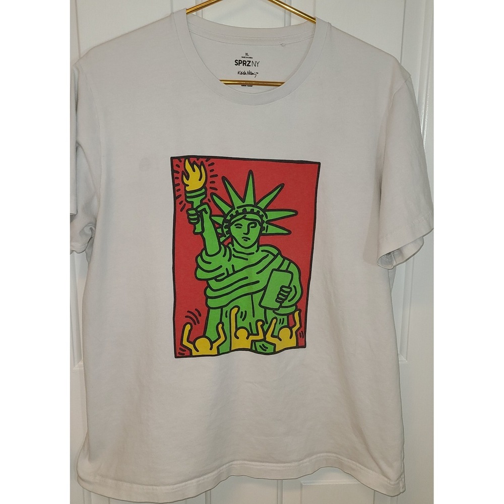 Uniqlo White Short Sleeve Tee with Green & Red Statue Graphic